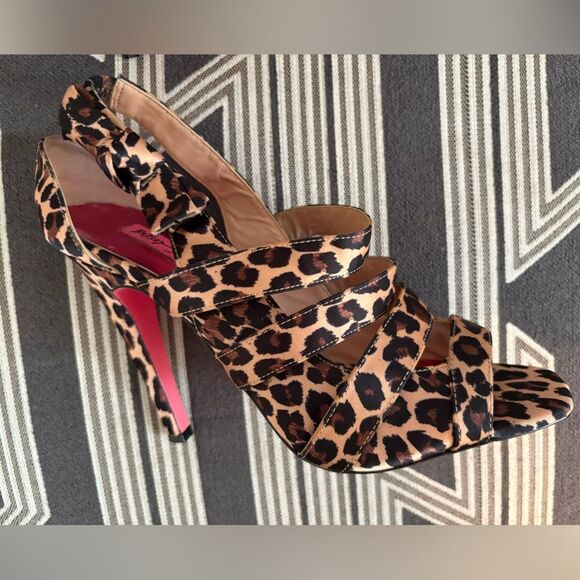 Betsey Johnson Leopard Satin Open Toe Heels Size 9 - Picture 11 of 14